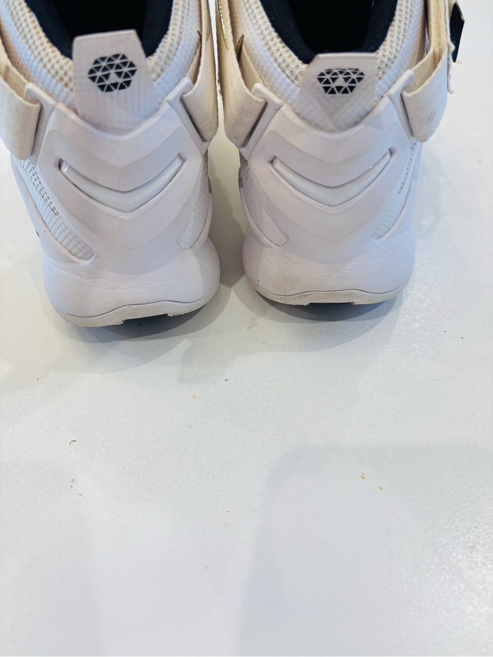 Nike Lebron Soldier 1X 9 Men’s Basketball Shoes in White and Black size 12.5 - Picture 4 of 7